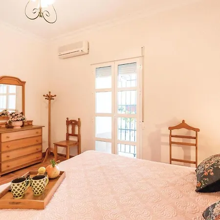 Сasa de vacaciones 6 Bedroom Beautiful In