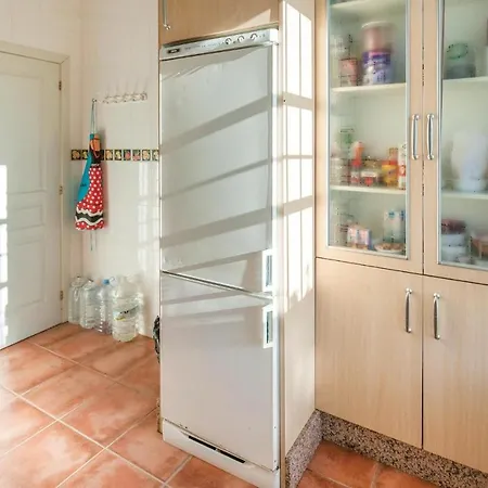 Holiday home 6 Bedroom Beautiful In