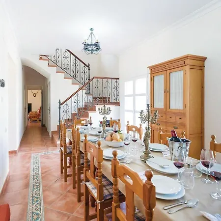 6 Bedroom Beautiful In Holiday home