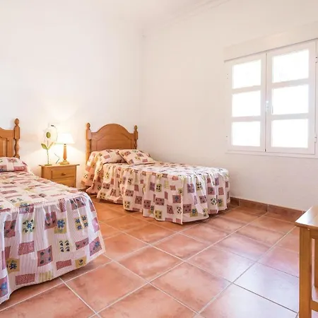 Holiday home 6 Bedroom Beautiful In Huelva