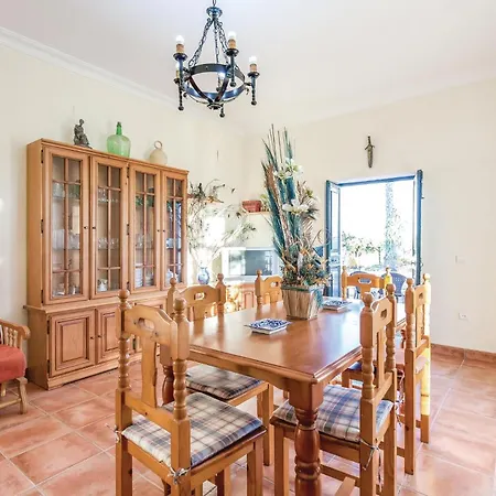 Holiday home 6 Bedroom Beautiful In