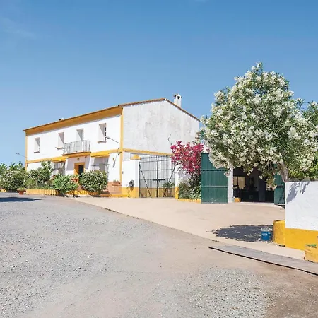 6 Bedroom Beautiful In